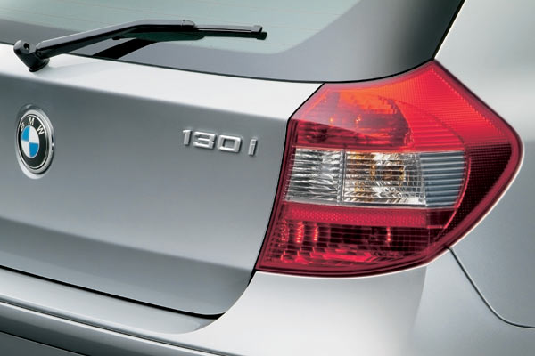 Die Verkaufsbezeichnung »130i« klingt ungewohnt, entspricht aber der Nomenklatur, was inzwischen oft schon eine Besonderheit ist. Das, mit Verlaub, verunglckte Heckwischer-Design bleibt unberhrt