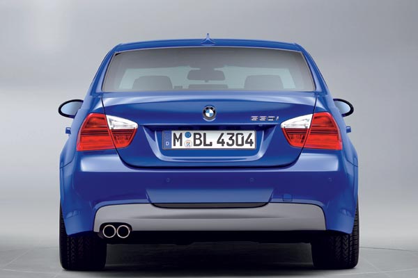 ... Schwellern, 17- oder 18 Zoll-Rdern mit Mischbereifung sowie anderen Auspuff-Endrohren