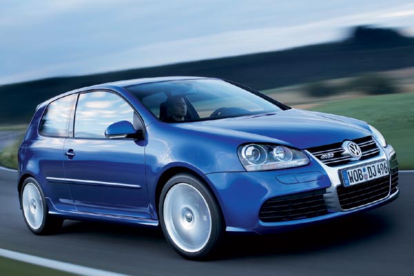 Optische Kennzeichen sind die modifizierten Schrzen und Schweller sowie der Plakettengrill in Chrom mit Chrom-Zierstben im Khlergrill