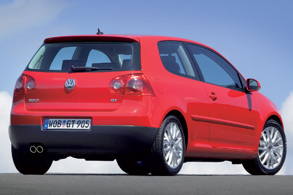 Kennzeichen des GT-Hecks ist ein sichtbarer Doppelauspuff. Alurder sind Serie