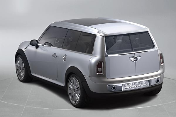 Am Heck gibt es sowohl eine symmetrisch geteilte Doppelt�r als auch &raquo;