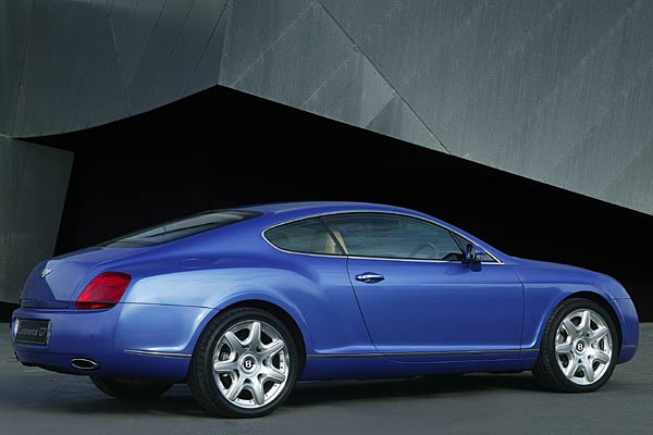 ... die Baureihe um das Coupé als Ursprungsmodell auf drei Karosserieversionen