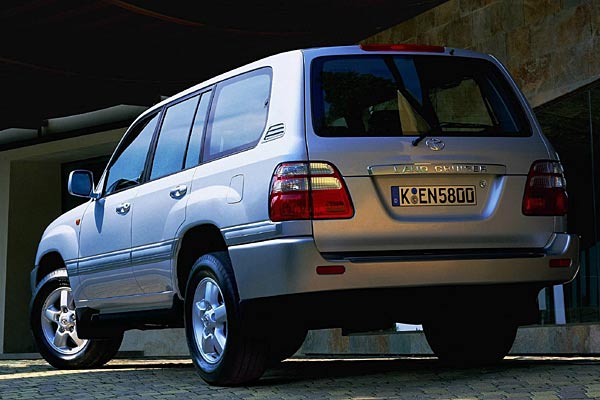 Am Heck gibt es zweifarbige R�ckleuchten in LED-Technik