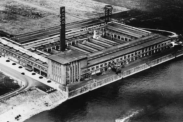 Vor 75 Jahren, am 2. Oktober 1930, war Baubeginn fr das direkt am Rhein gelegene Ford-Werk in Kln-Niehl. Seitdem hat der Autobauer mehr als 34 Millionen Fahrzeuge in Deutschland produziert
