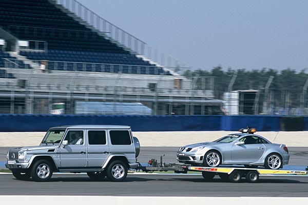 ... als stilvolle Zugmaschine fr das Formel 1-Safety Car