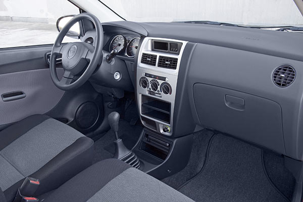 ... anthrazitfarbenes Interieur einen Hauch von Sportlichkeit ausstrahlen soll, »