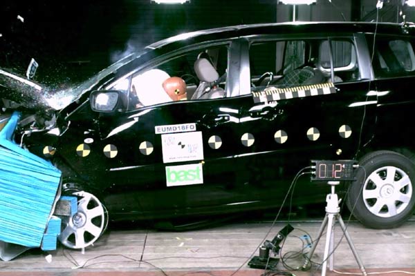 Um einen halben Punkt bertroffen: Der neue Mazda5 schafft die fnf Sterne gerade so eben