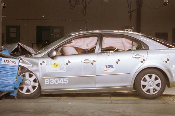 Trotz drei Gurtwarner-Punkten insgesamt nur 31 Zhler und damit vier Sterne: Mazda6