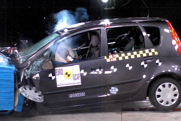 Nur 25 Punkte und vier Sterne sowie schlechter Fugngerschutz: Der Mitsubishi Colt enttuscht