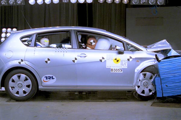 Um einen halben Punkt an fnf Sternen vorbei: Seat Leon. Guter Fugngerschutz