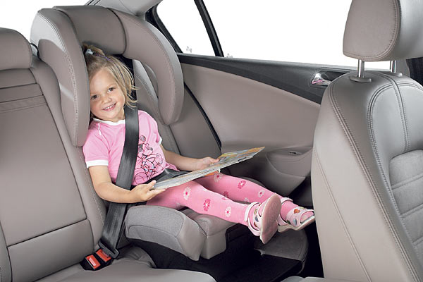 1998 bot VW erstmals integrierte Kindersitze an, im Passat. Auch die neue Generation debtiert im Passat