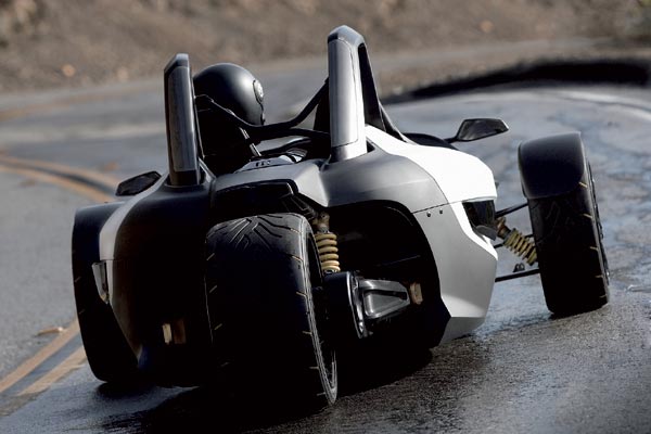 Mchtig: Das per Kette angetriebene befestigte Heckrad ist 18 Zoll gro, der Reifen 315 Millimeter breit