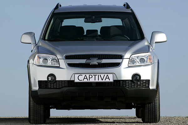 Auf dem ersten offiziellen Serienversion-Foto vom November 2005 verfgt der Captiva nicht ber die Spiegelblinker. Weitere Bilder gibt es noch nicht