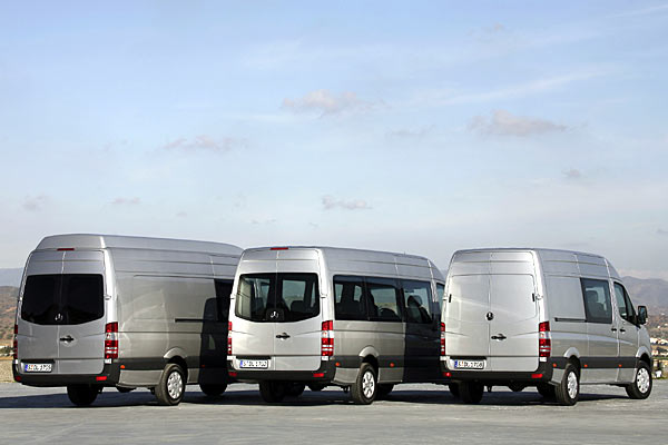 Erstmals gibt es auch <i>ein</i> Bild des Sprinter-Hecks: Nach unten gezogene Scheiben und gr��ere R�ckleuchten sind die wichtigsten Merkmale