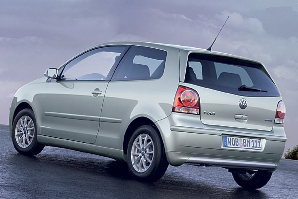 ... gegenber der Serie betreffen das tiefergelegte Fahrwerk sowie die Alufelgen und die Heckscheibeneinfassung. Alle Manahmen dienen einer besseren Aerodynamik