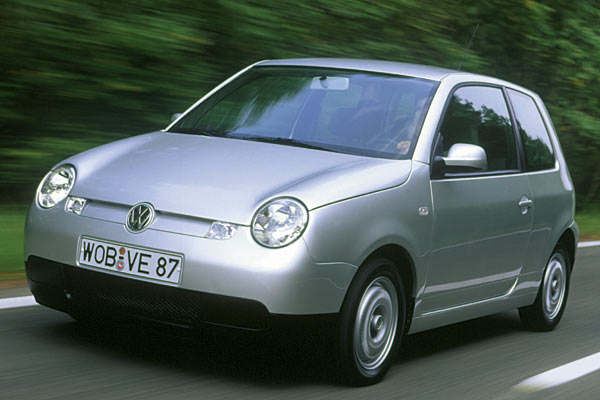 Rckblick: Der Lupo 3L TDI von 1999 war mit drei Litern Verbrauch deutlich sparsamer, aber auch teurer und weniger alltagstauglich. Das Modell ist an modifizierten Front-Blinkern zu erkennen