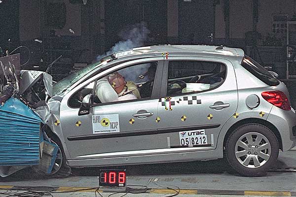 Bestes Modell im aktuellen Crash war der neue Peugeot 207, der sich kaum Schwchen leistete