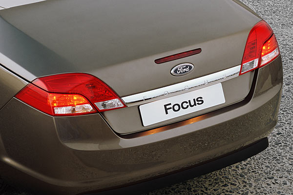 Im Detail: Die Heckleuchten samt der Chromleiste mit &raquo;FOCUS&laquo;-Schriftzug sind gut gelungen