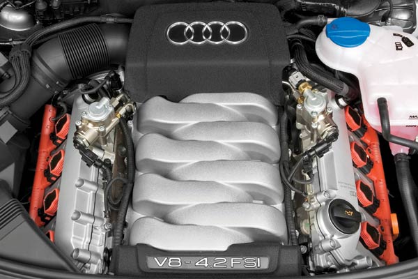 Erstmals hlt der neue V8-FSI mit 350 PS Einzug in die A6-Baureihe