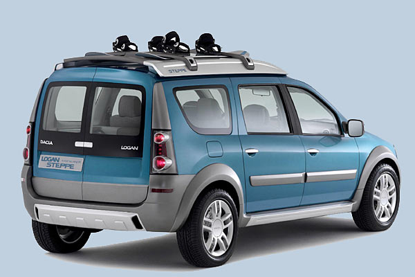 Am Heck verfgt die Studie ber LED-Leuchten und symmetrische Flgeltren, die »