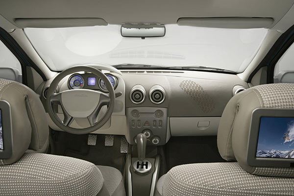 Blick ins Interieur: Reduziertes Design mit Leder und DVD-Anlage nebst Bildschirmen