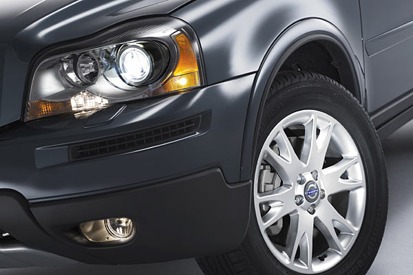 Im Detail: Modifizierte Scheinwerfer mit Bi-Xenon-Kurvenlicht und neue 18-Zoll-Rder