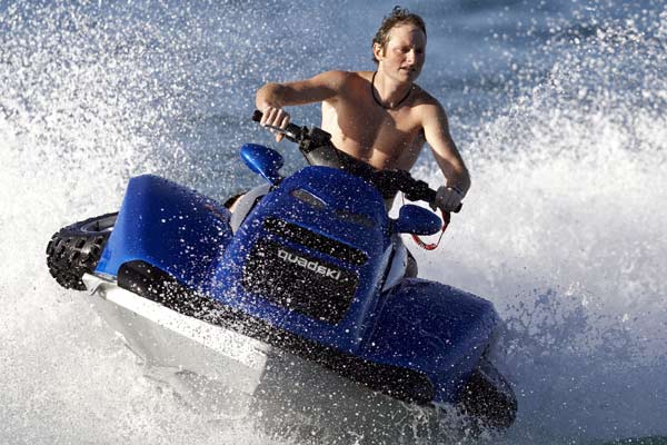 Nicht nur auf dem Land, sondern auch im Wasser soll Quadski ber 70 km/h schaffen