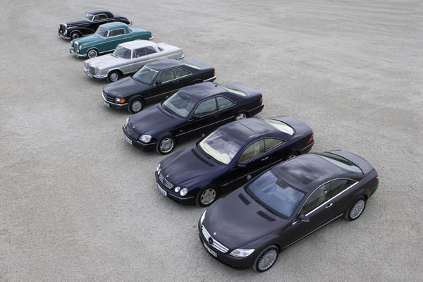 Ahnengalerie: Sieben Generationen Oberklasse-Coupés bei Mercedes seit 1952. Erfolgreichstes Modell war der C 126 (4. von vorne), subjektiv der hässlichste der C 140 (3. von vorne)