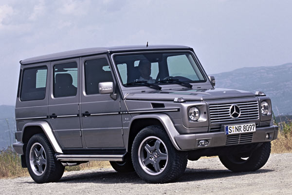 Äußerlich unterscheidet sich der G 55 AMG von den schwächeren Varianten durch die Sidepipes und &raquo;