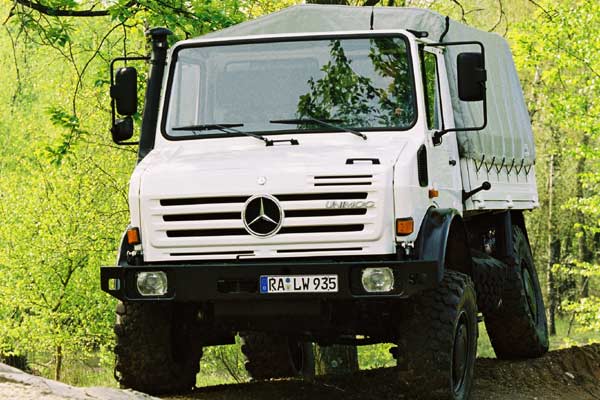 Die aktuelle schwere Baureihe kam 2002 auf den Markt. Sie ist der in Konzept und Design klassischste Unimog mit dem Fokus &raquo;