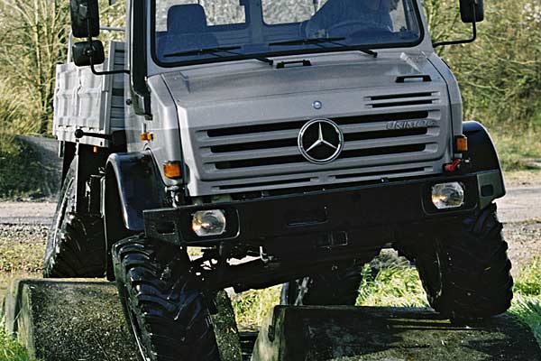 ... auf die traditionellen Unimog-Werte Langlebigkeit, Zuverlssigkeit und Gelndegngigkeit