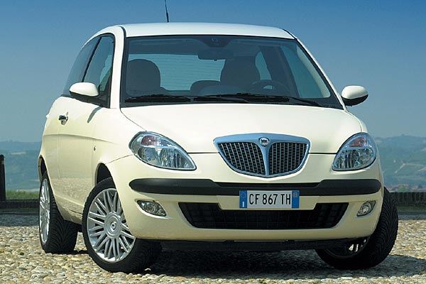 Zum Vergleich: Die bisherige Version war ebenfalls ein schönes Auto, ob von vorne &raquo;