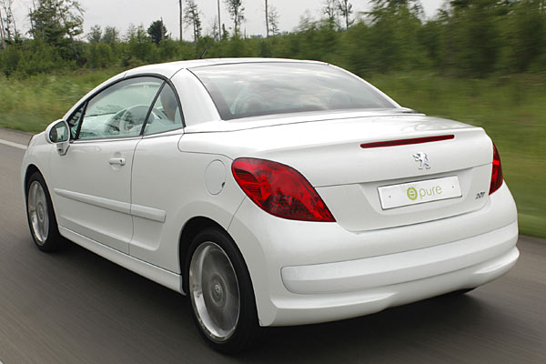 Die Dachkonstruktion bleibt zweiteilig und damit vergleichsweise günstig