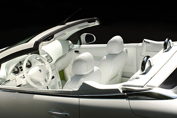 ... der Innenraum der Studie nahezu dem des späteren Serienmodells 207 CC