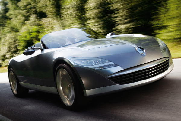 Das Cabrio gehört zur Luxusklasse. Es ist mit fünf Metern vergleichsweise kurz, aber auch breit und flach