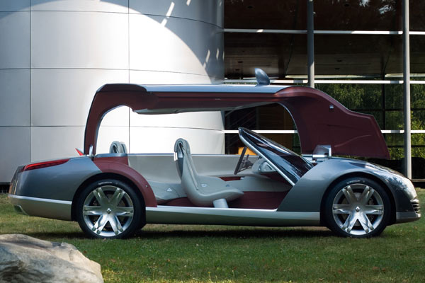 Sie öffnen elektrisch komplett nach oben und geben dabei sogar einen Blick in den Motorraum frei