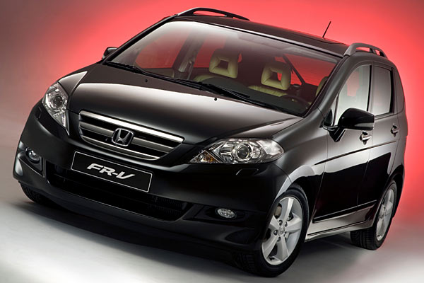 Mit leichten Design-Retuschen wie abgedunkelten Leuchten geht der Honda FR-V ins neue Modelljahr