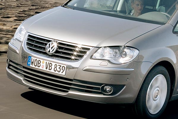 ... &raquo;Tränensack&laquo;-Scheinwerfer bereits von Passat und Eos bekannt. Bleibt zu hoffen, dass Kunden und Autohäuser die Ansicht nicht durch einen schwarzen Kennzeichenhalter mit Werbeaufdruck verschandeln