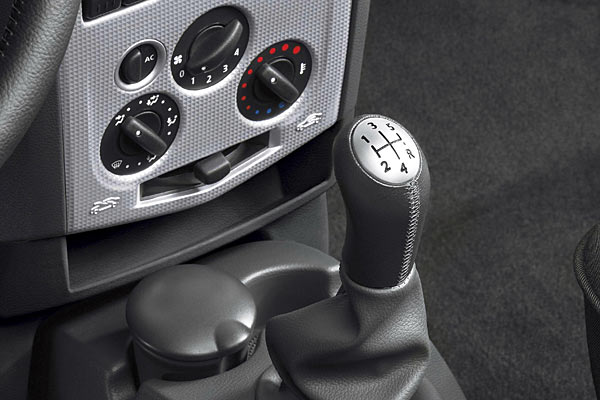 ... optional erhältlich ist. Der neue Schalthebel ist Standard in allen Varianten