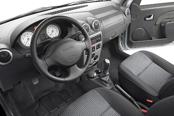 Im &raquo;Prestige&laquo;-Interieur gibt es u.a. ein Handschuhfach, Leder an Lenkrad und Schalthebel, &raquo;