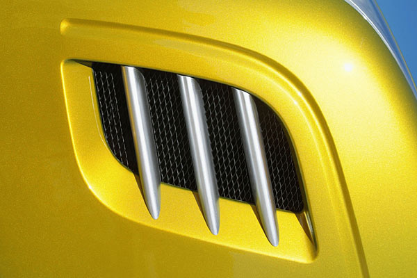 In den vorderen Kotflügeln sind zusätzliche Lufteinlässe integriert