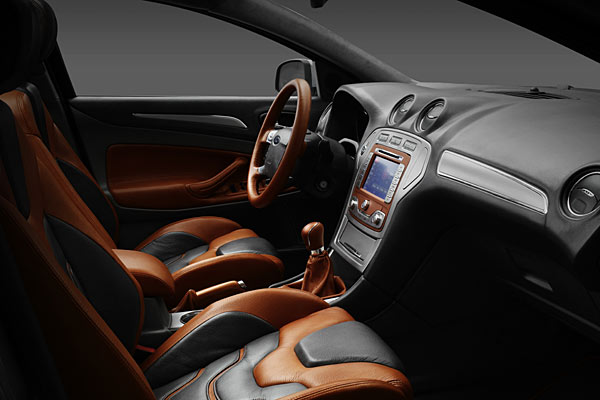 Komplett neu gestaltet hat Ford auch das Mondeo-Interieur mit jetzt runden Luftduschen