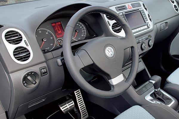 ... Pedalkappen im Alu-Look sind die wichtigsten Änderungen