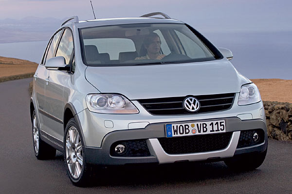 Optische Kennzeichen des CrossGolf sind modifizierte Schürzen mit angedeutetem Unterfahrschutz, &raquo;