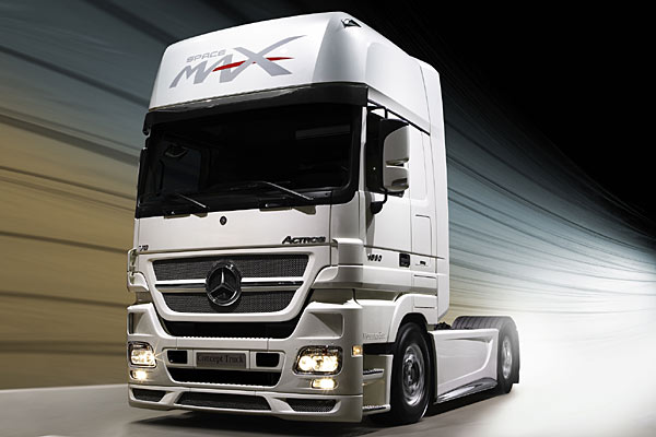 Äußerlich folgt der &raquo;Space-Max&laquo; weitgehend dem vom &raquo;Black Edition&raquo; bekannten Design