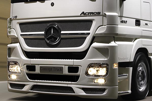 Von den unglücklich gelösten Blinkern und Nebelleuchten abgesehen satt: Die Front im Detail