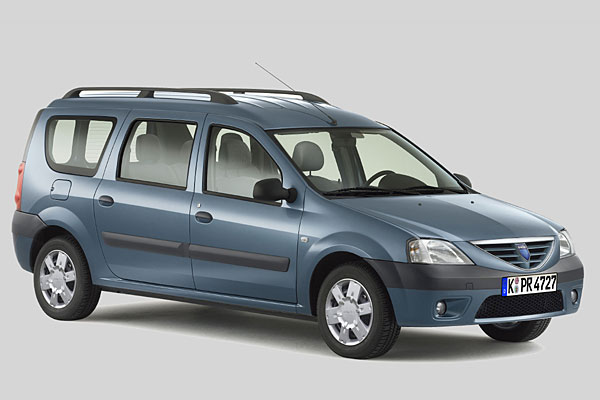 Nochmal der Logan MCV mit Alurädern im Profil. Klapp-Türgriffe, Antenne, Tankdeckel-Hutze oder das separate Schloss verraten die Sparmaßnahmen