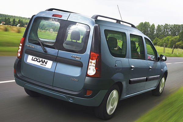 Besonderheit am Heck sind die Flügeltüren im Verhältnis 2/3:1/3