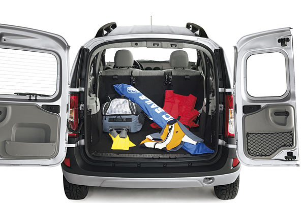 An der Rückseite gibt es Fächer bzw. Netze und eine Öffnungsmöglichkeit auch von innen