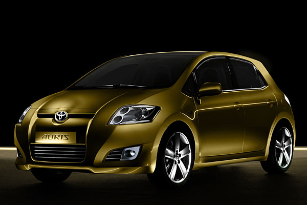 Die Studie heißt wie der kommende Corolla-Nachfolger Auris und ist deutlich &raquo;